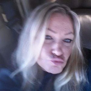 Meet your Posher, Leigh-anne